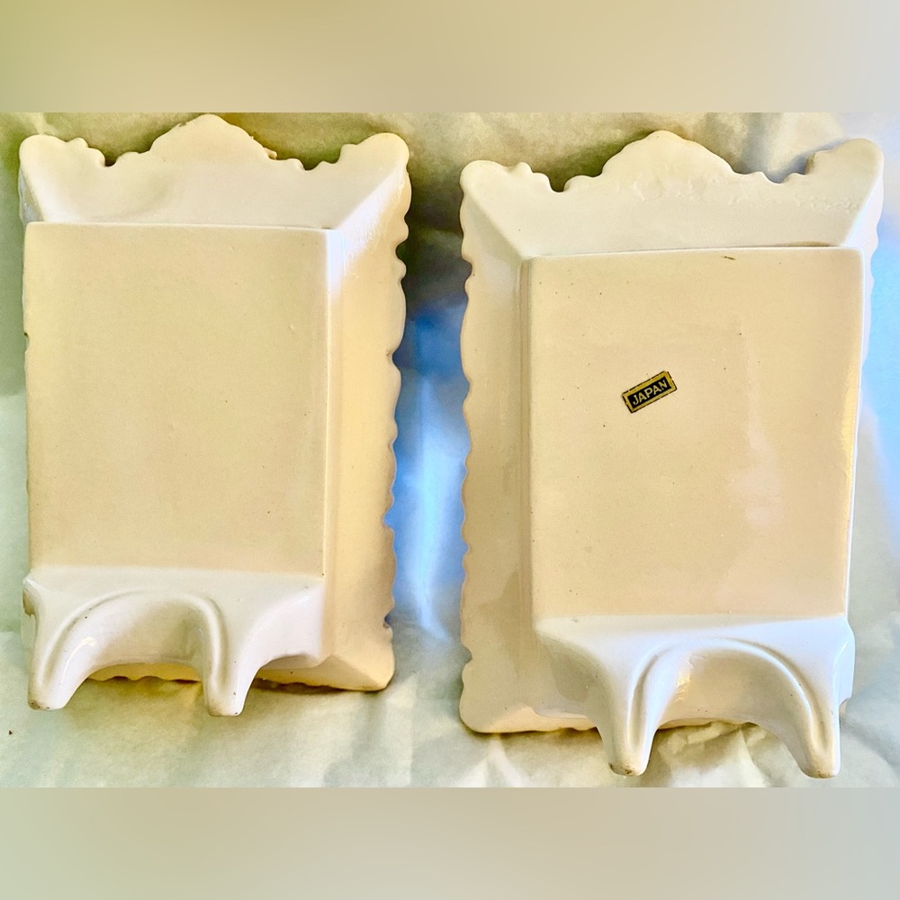 Two Vintage pink porcelain 4x5 frames with decorative golden grapevines. - Picture 3 of 3